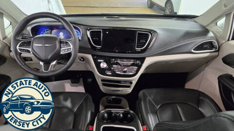 2023 Chrysler Pacifica Plug-In Hybrid Touring L