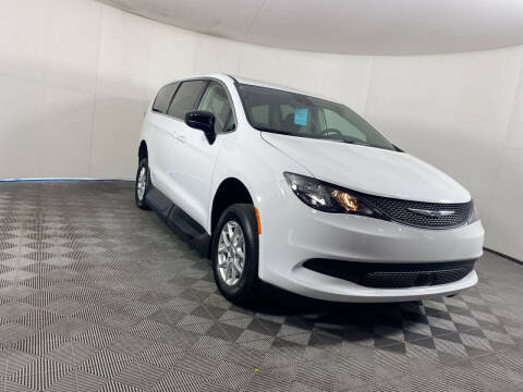 2024 Chrysler Voyager LX