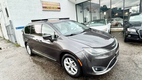 2017 Chrysler Pacifica Touring-L
