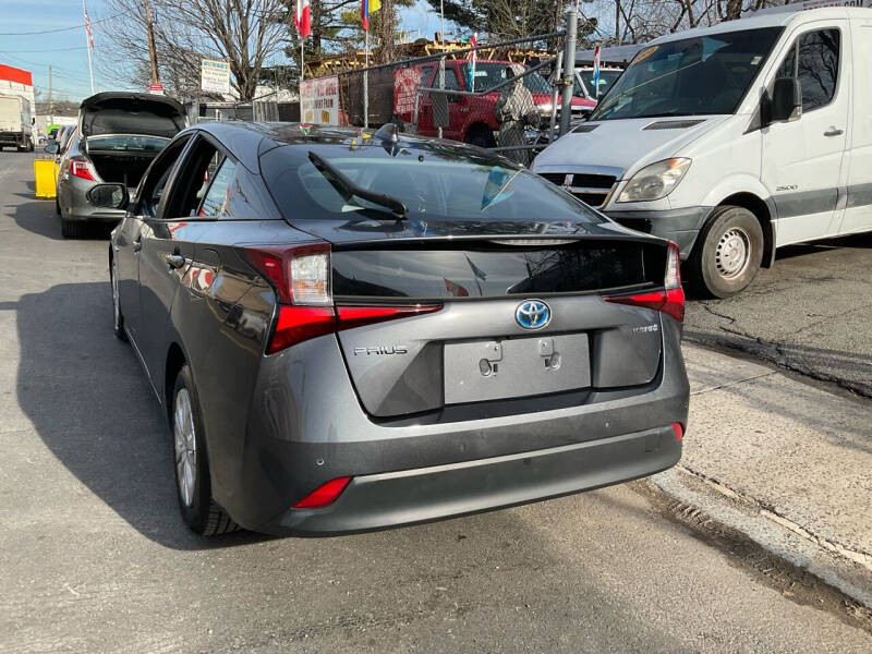 2022 Toyota Prius LE