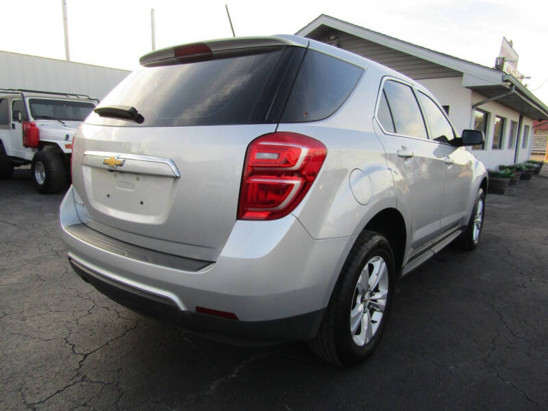 2017 Chevrolet Equinox LS photo 4