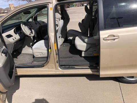 2012 Toyota Sienna LE 7-Passenger