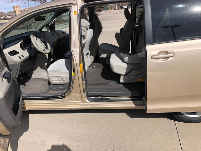 2012 Toyota Sienna LE 7-Passenger