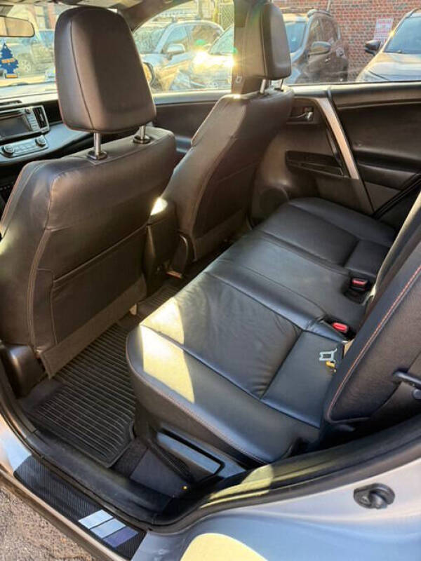 2017 Toyota RAV4 Hybrid SE