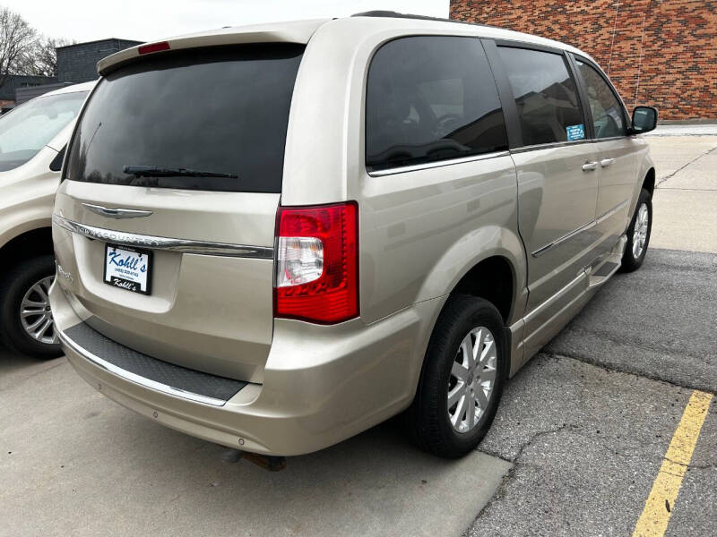 2016 Chrysler Town and Country Touring