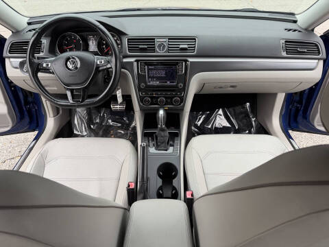 2017 Volkswagen Passat 1.8T R-Line