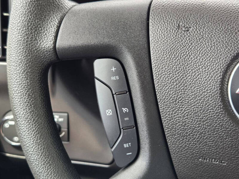 2025 Chevrolet Express LS 3500