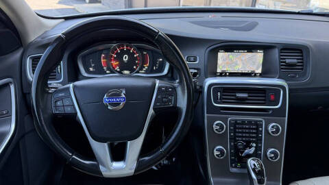 2015 Volvo V60 Cross Country T5