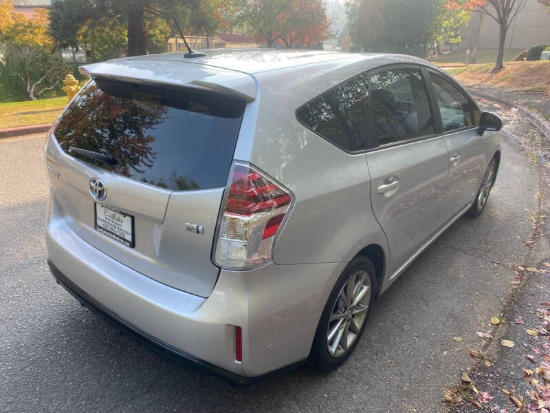 2015 Toyota Prius v Five