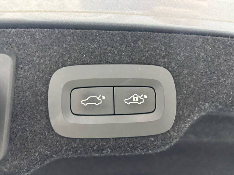 2018 Volvo S90 T5 Momentum