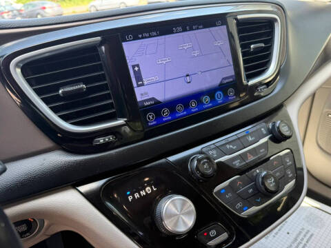 2017 Chrysler Pacifica Touring-L Plus