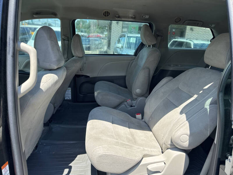 2015 Toyota Sienna L 7-Passenger