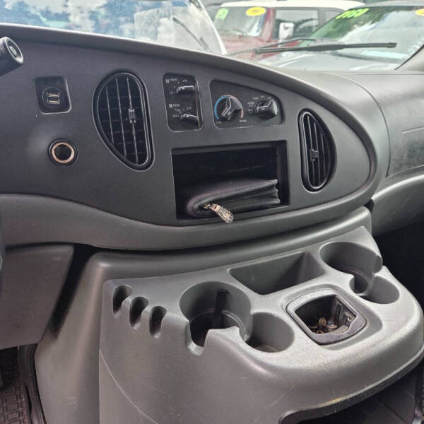2004 Ford E-Series
