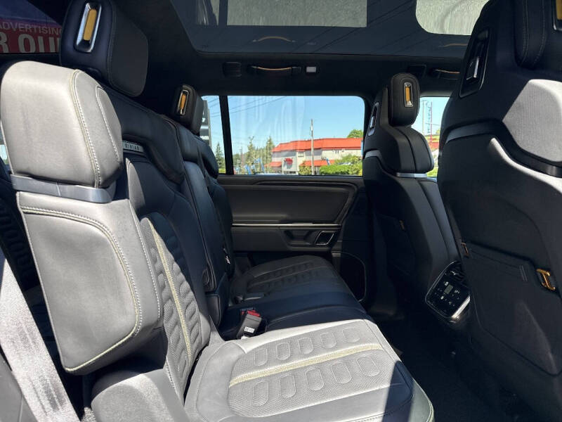 2023 Rivian R1S Adventure