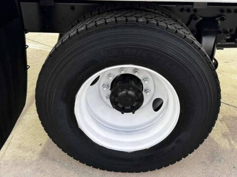 2017 Freightliner M2 106