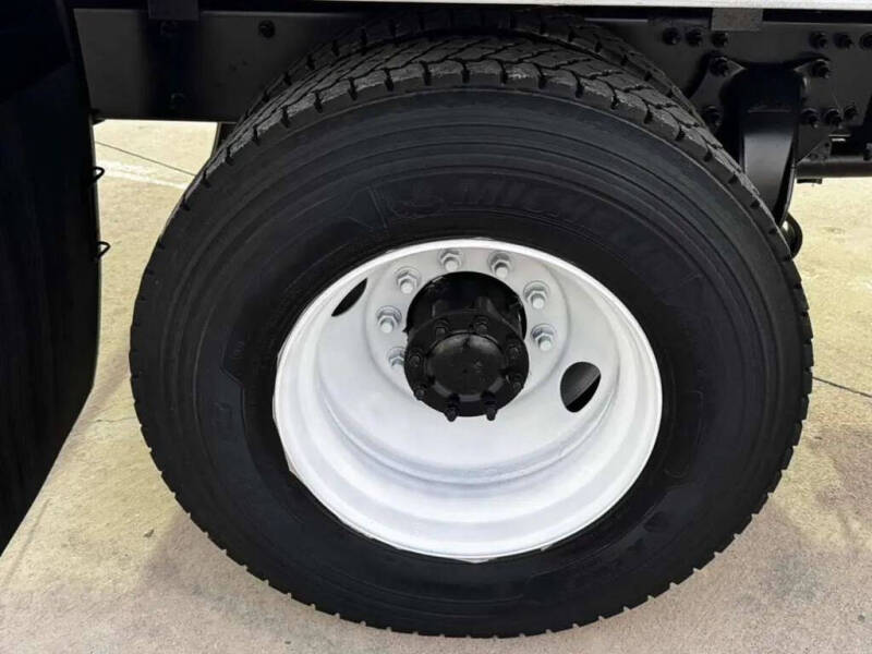 2017 Freightliner M2 106