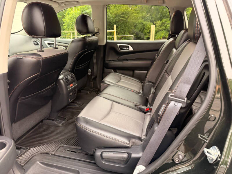 2020 Nissan Pathfinder SL