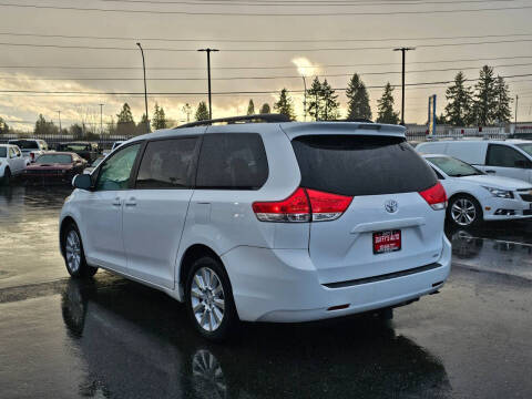 2012 Toyota Sienna LE 7-Passenger