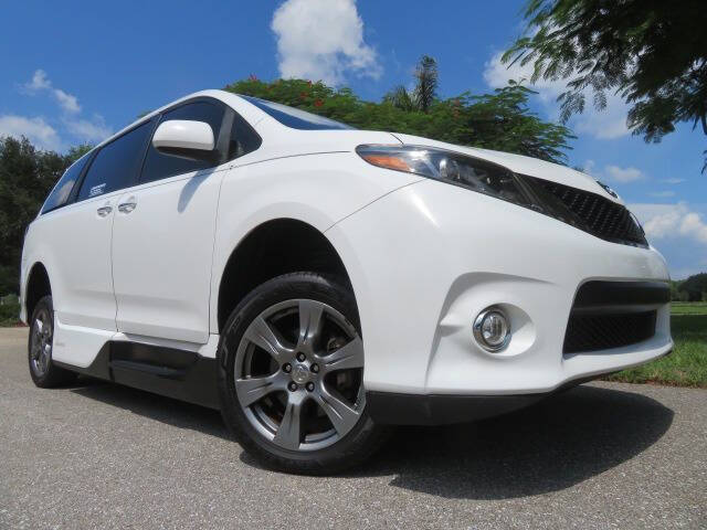 2017 Toyota Sienna SE Premium 8-Passenger