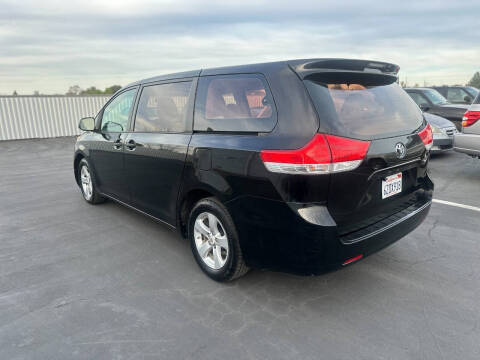 2011 Toyota Sienna Base 7-Passenger