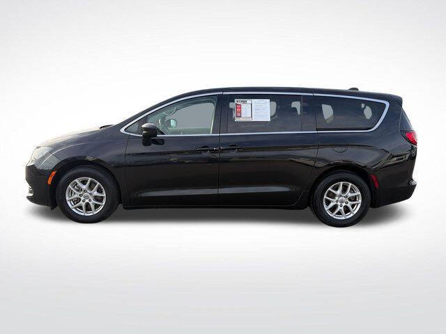 2022 Chrysler Voyager LX