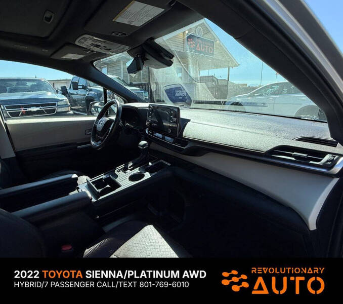 2022 Toyota Sienna Platinum 7-Passenger