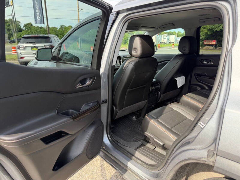 2022 GMC Acadia AT4