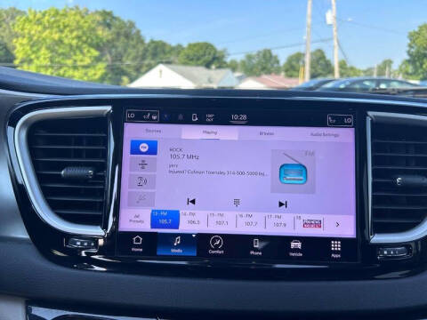 2022 Chrysler Pacifica Touring L