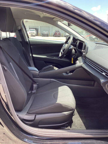 2025 Hyundai Elantra SE