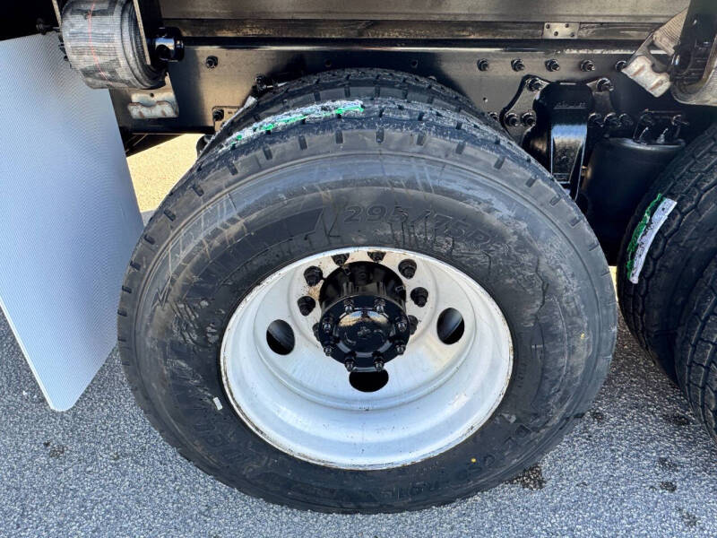 2017 Freightliner M2 106