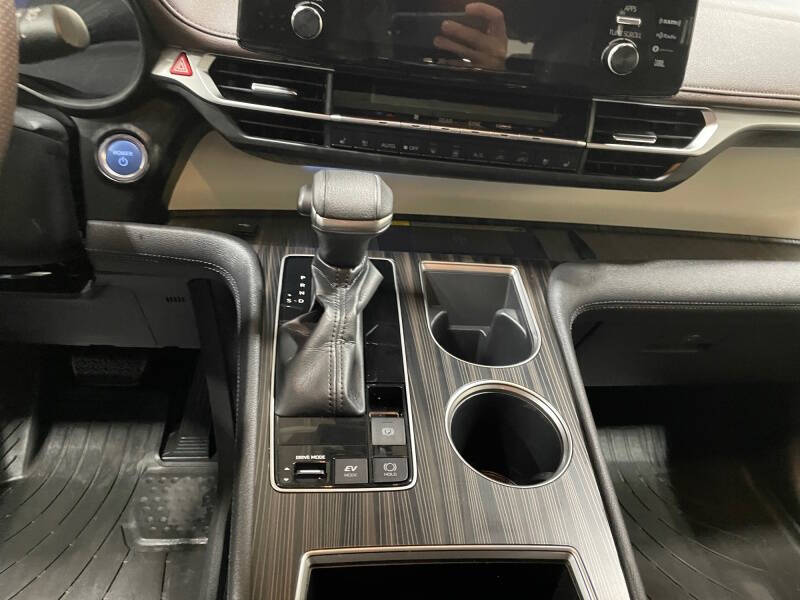 2022 Toyota Sienna Platinum 7-Passenger