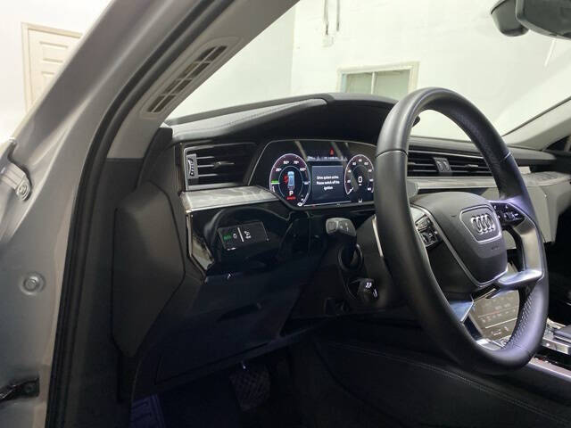 2023 Audi e-tron quattro Premium Plus