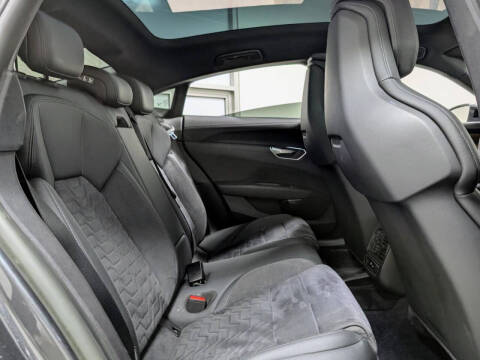 2023 Audi e-tron GT quattro Premium Plus