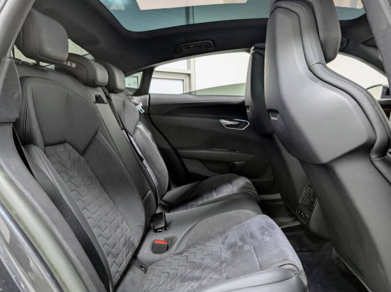 2023 Audi e-tron GT quattro Premium Plus