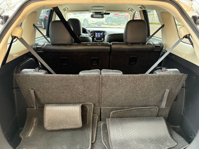 2020 Mitsubishi Outlander SE