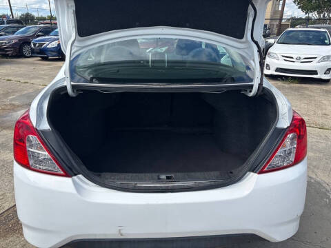 2019 Nissan Versa SV