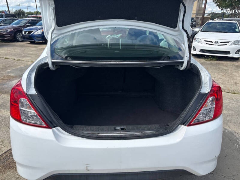 2019 Nissan Versa SV