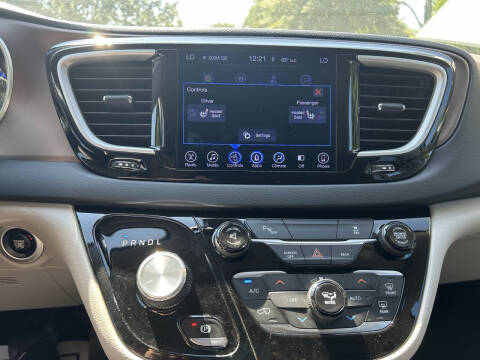 2017 Chrysler Pacifica Touring-L