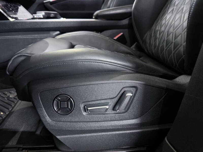 2022 Audi e-tron S quattro Premium Plus