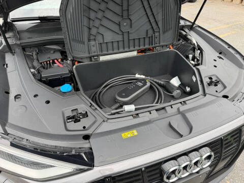 2021 Audi e-tron quattro Premium Plus