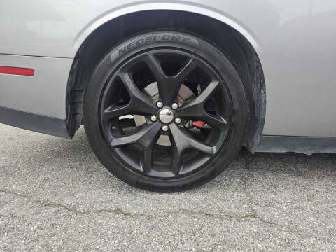 2015 Dodge Challenger SXT Plus