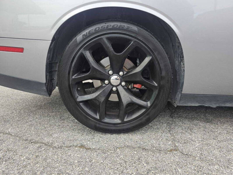 2015 Dodge Challenger SXT Plus