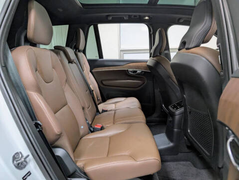2023 Volvo XC90 Recharge T8 Plus Dark Theme