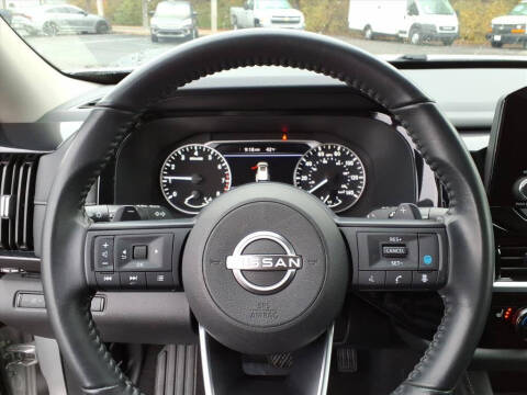 2024 Nissan Pathfinder SV