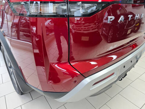 2022 Nissan Pathfinder SL