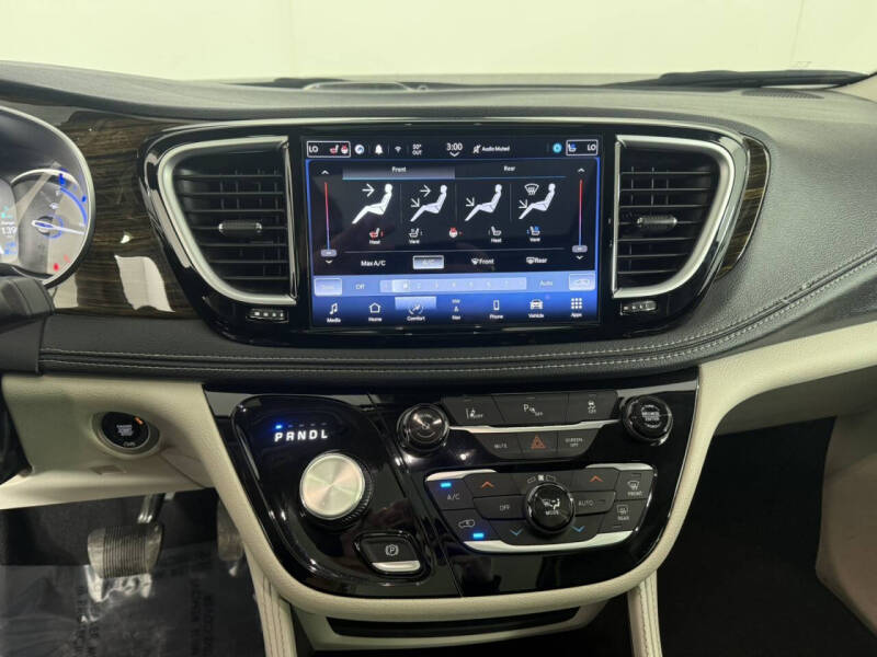 2023 Chrysler Pacifica Plug-In Hybrid Limited