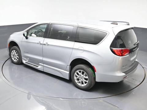 2024 Chrysler Voyager LX