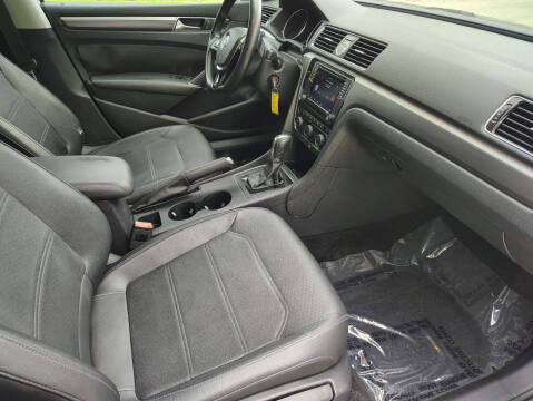 2017 Volkswagen Passat 1.8T R-Line