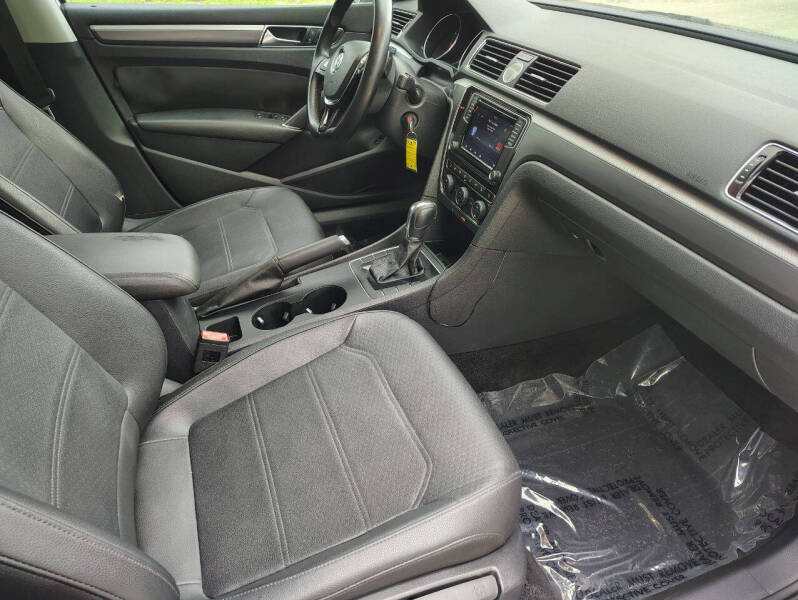 2017 Volkswagen Passat 1.8T R-Line