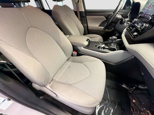 2022 Toyota Highlander LE